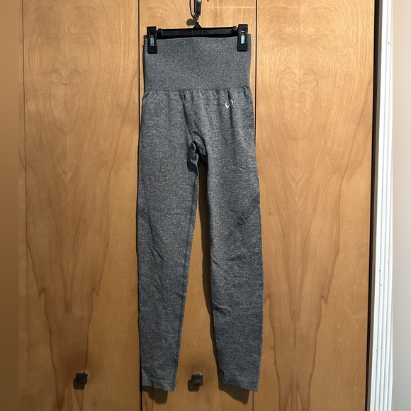 TLF Seamless Gym Leggings - Picture 2 of 6